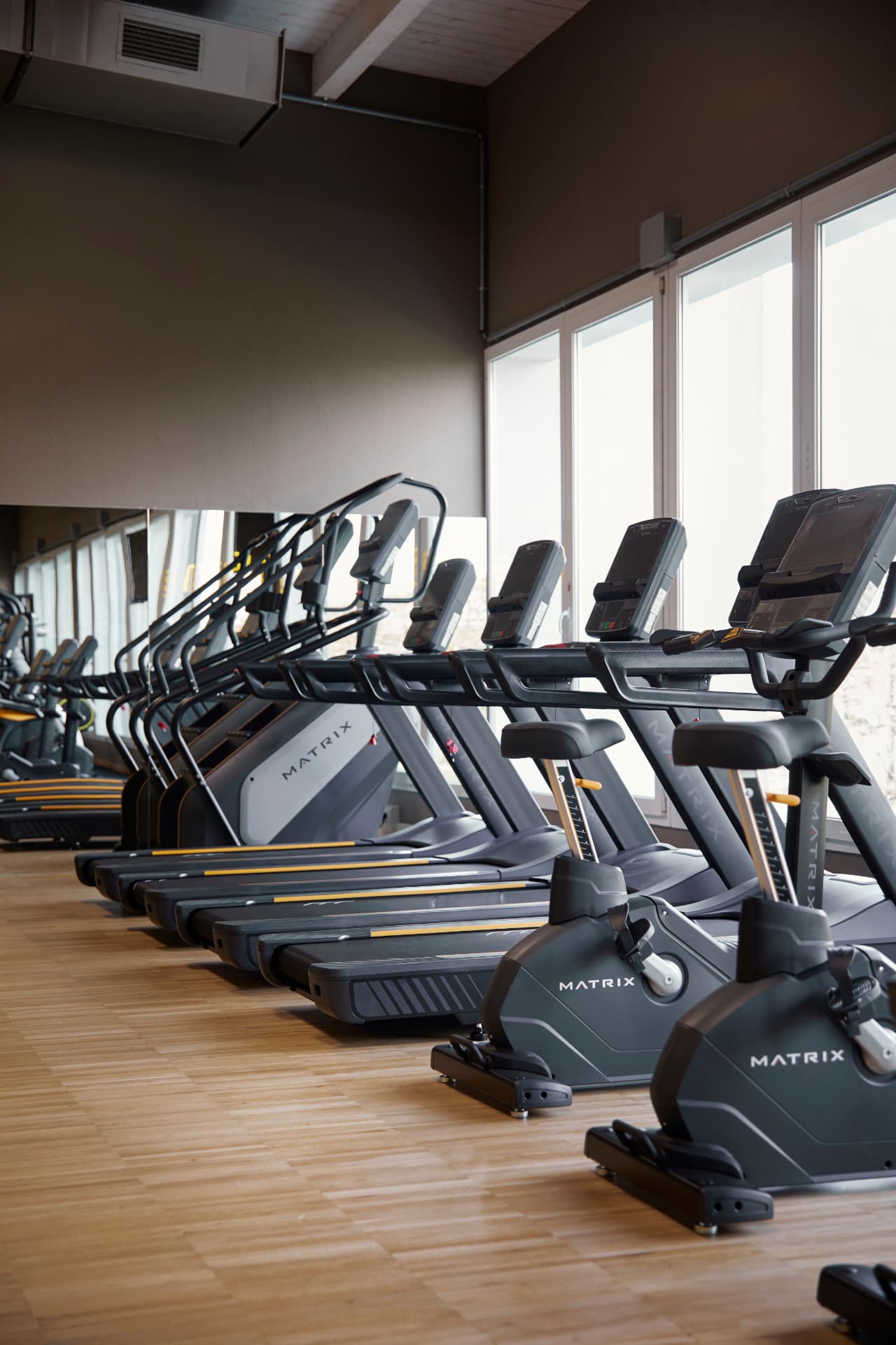 Sala cardio di Aquapolis con tapis roulant ed ellittiche